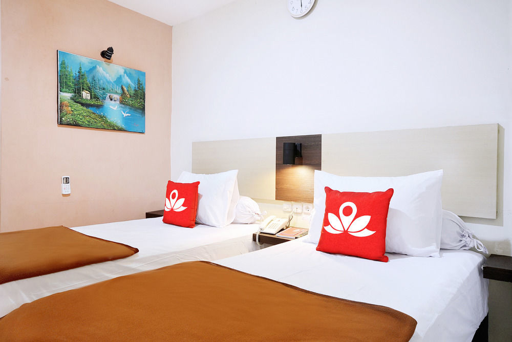 Zen Rooms Kuningan Syariah Jakarta Buitenkant foto