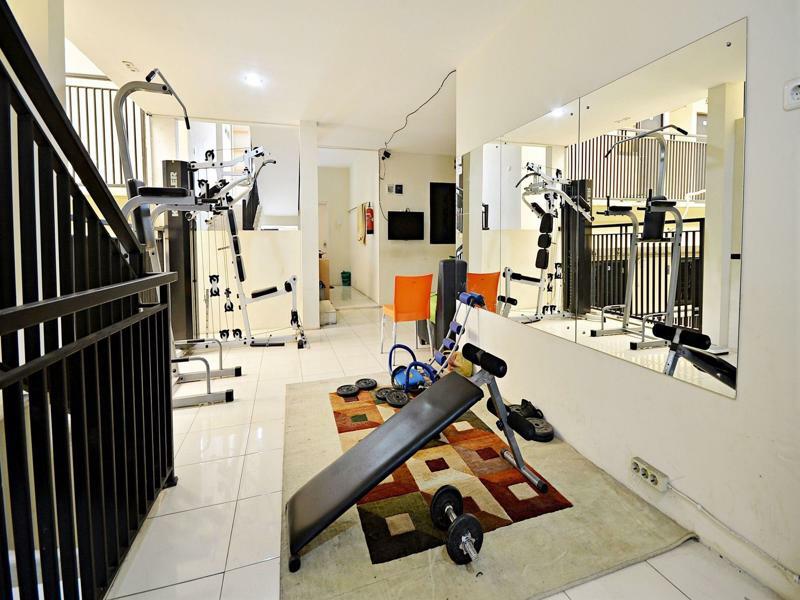 Zen Rooms Kuningan Syariah Jakarta Buitenkant foto